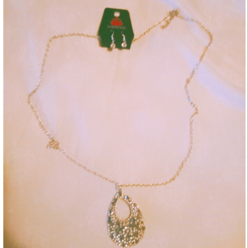 Paparazzi necklace with diamond earrings.